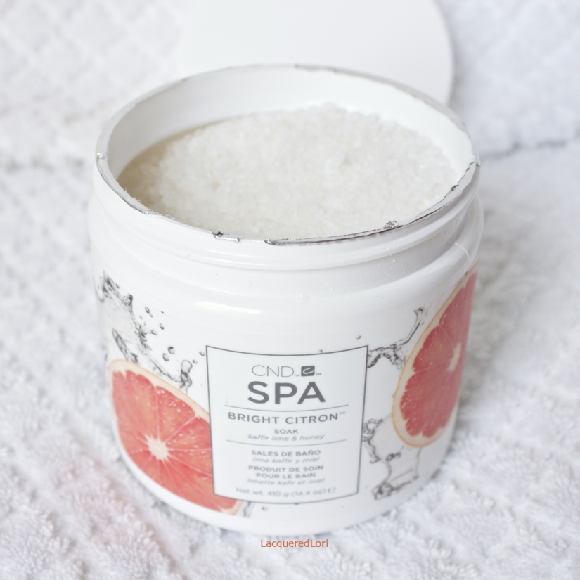 BRIGHT CITRON™ SOAK Refreshing sea salt removes impurities while retaining moisture leaving skin radiantly smooth and softly fragranced. AVAILABLE SIZES 14.4 oz and 118.8 oz