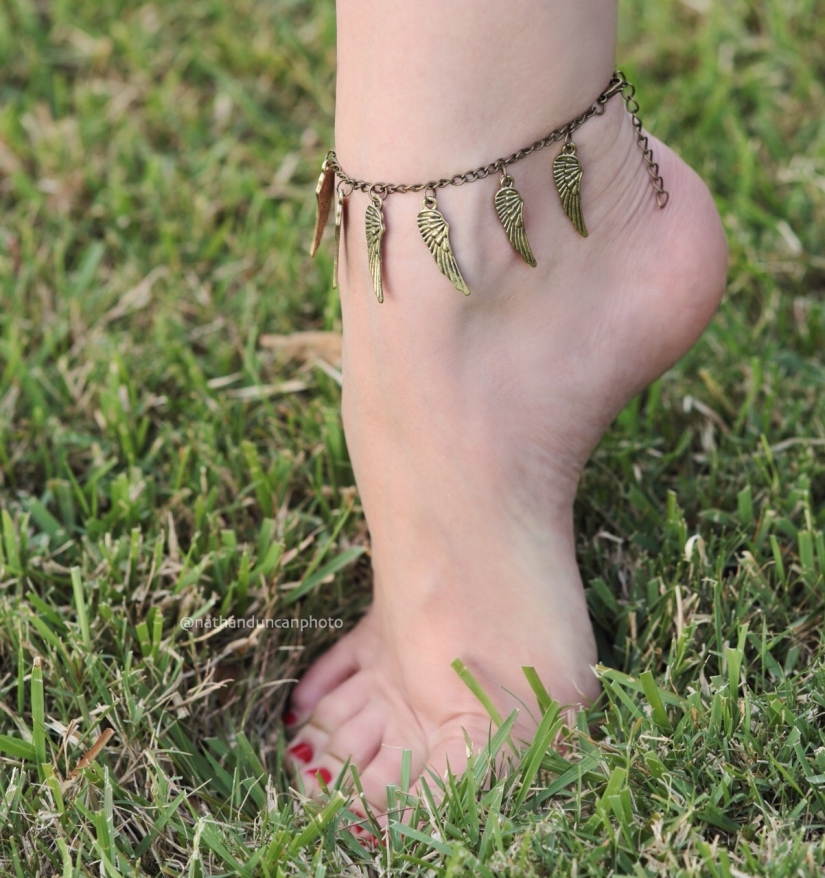 Just $3 for this super cute Angel Wing anklet. 10 inches: Length Zinc  Alloy   Just wrap this angel wing bracelet around your ankle for some instant bohemian fashion.